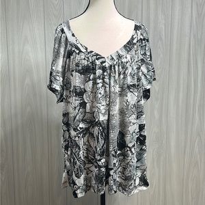 Black Print Short sleeve blouse size 3X (22W-24W)